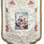 chorągiew kościelna z nadrukowaną postacią św. Antoni