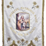 chorągiew kościelna z nadrukowaną postacią św. Józef